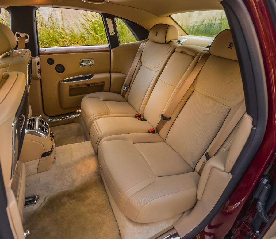  Rolls-Royce Ghost 2015 года  (US) (фото 27 из 29)
